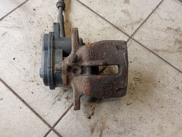 bontott AUDI A4 B8 Bal hátsó Féknyereg Munkahengerrel