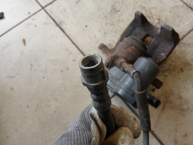 bontott AUDI A4 B8 Bal hátsó Féknyereg Munkahengerrel