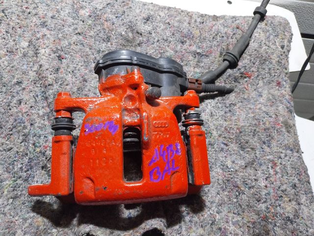 bontott AUDI A4 B8 Bal hátsó Féknyereg Munkahengerrel