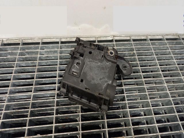 bontott AUDI A4 B8 Biztosítéktábla Motortér