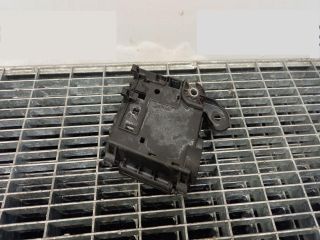 bontott AUDI A4 B8 Biztosítéktábla Motortér