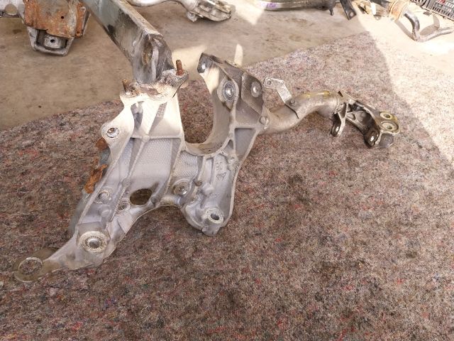 bontott AUDI A4 B8 Első Bölcső