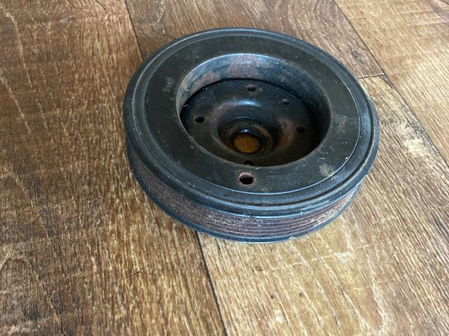 bontott AUDI A4 B8 Főtengely Szíjtárcsa