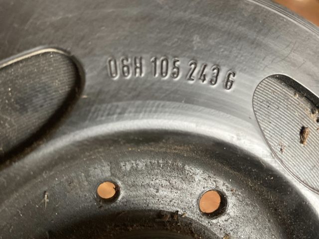 bontott AUDI A4 B8 Főtengely Szíjtárcsa