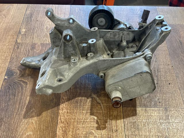 bontott AUDI A4 B8 Generátor Tartó Bak