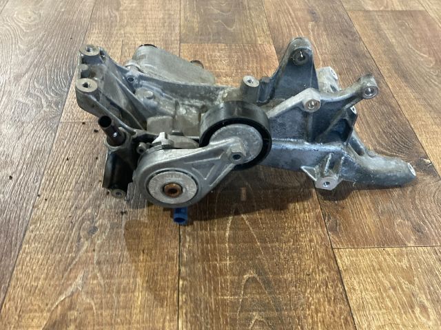 bontott AUDI A4 B8 Generátor Tartó Bak