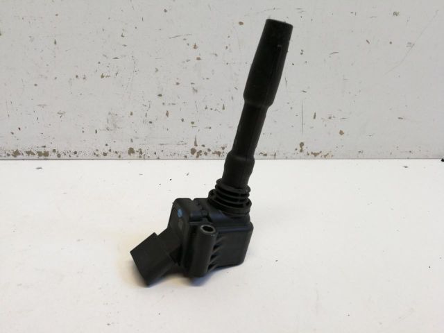 bontott AUDI A4 B8 Gyújtótrafó