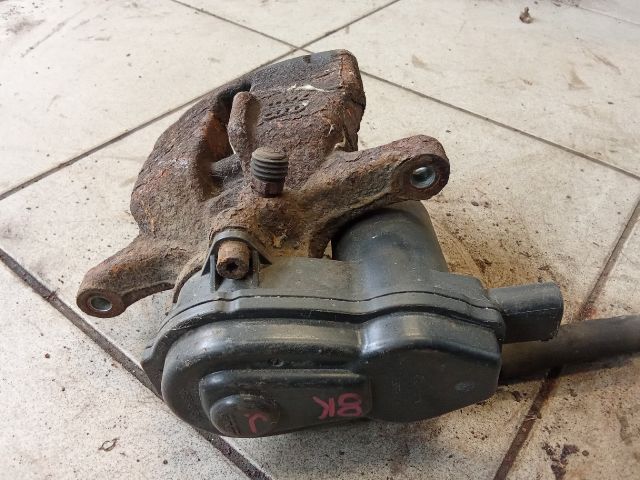 bontott AUDI A4 B8 Jobb hátsó Féknyereg Munkahengerrel