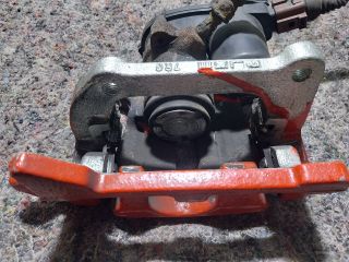 bontott AUDI A4 B8 Jobb hátsó Féknyereg Munkahengerrel