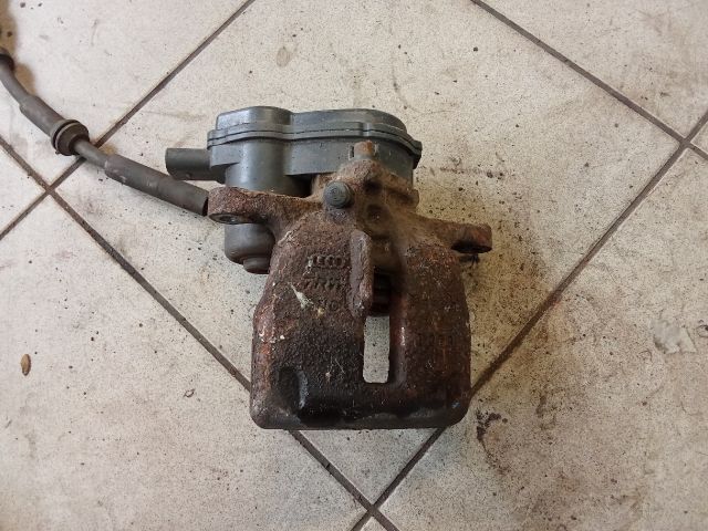 bontott AUDI A4 B8 Jobb hátsó Féknyereg Munkahengerrel