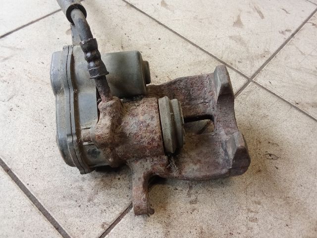 bontott AUDI A4 B8 Jobb hátsó Féknyereg Munkahengerrel