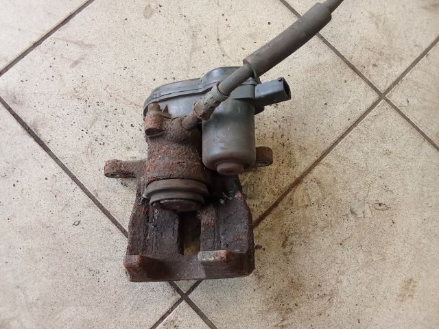 bontott AUDI A4 B8 Jobb hátsó Féknyereg Munkahengerrel