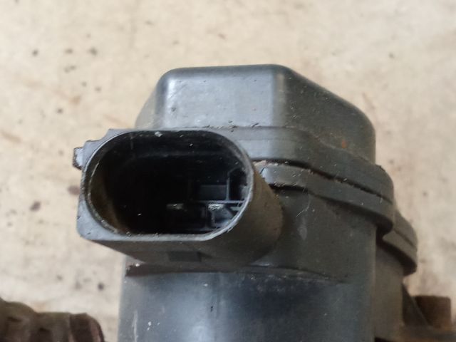 bontott AUDI A4 B8 Jobb hátsó Féknyereg Munkahengerrel