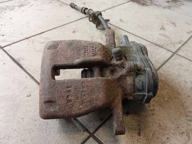 bontott AUDI A4 B8 Jobb hátsó Féknyereg Munkahengerrel