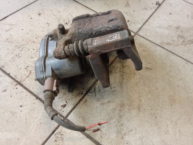 bontott AUDI A4 B8 Jobb hátsó Féknyereg Munkahengerrel