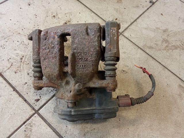 bontott AUDI A4 B8 Jobb hátsó Féknyereg Munkahengerrel