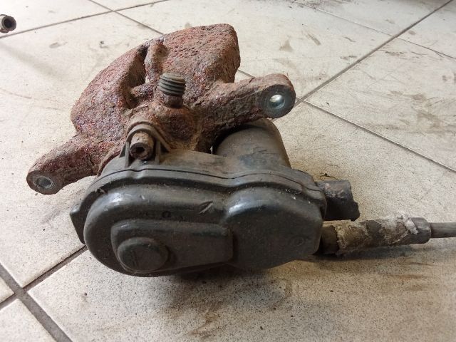 bontott AUDI A4 B8 Jobb hátsó Féknyereg Munkahengerrel