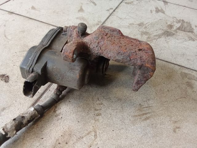 bontott AUDI A4 B8 Jobb hátsó Féknyereg Munkahengerrel