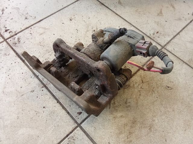 bontott AUDI A4 B8 Jobb hátsó Féknyereg Munkahengerrel