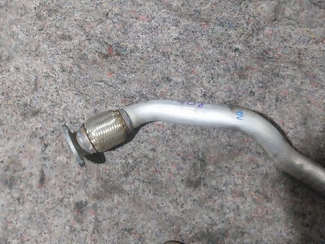 bontott AUDI A4 B8 Középső Kipufogó Cső