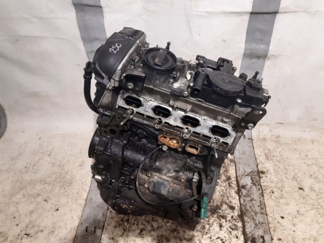 bontott AUDI A4 B8 Motor (Fűzött blokk hengerfejjel)