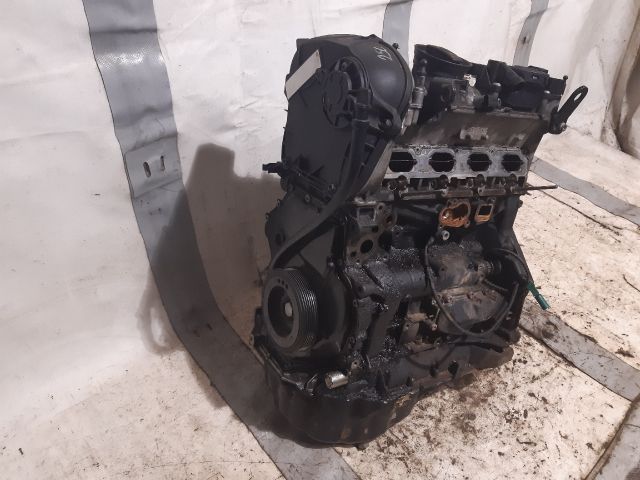 bontott AUDI A4 B8 Motor (Fűzött blokk hengerfejjel)