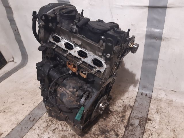 bontott AUDI A4 B8 Motor (Fűzött blokk hengerfejjel)