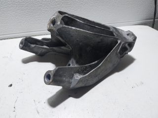 bontott AUDI A4 B8 Motor Tartó Bak Bal