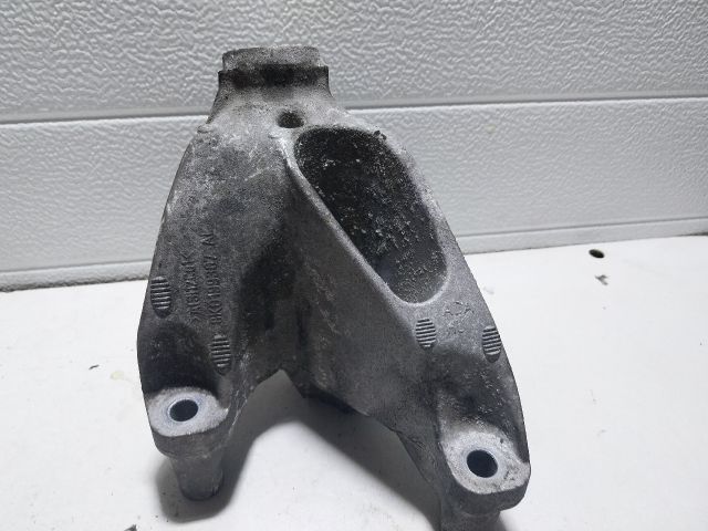 bontott AUDI A4 B8 Motor Tartó Bak Bal