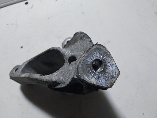 bontott AUDI A4 B8 Motor Tartó Bak Bal