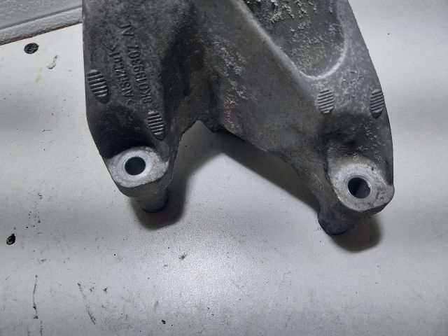 bontott AUDI A4 B8 Motor Tartó Bak Bal