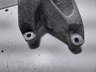 bontott AUDI A4 B8 Motor Tartó Bak Bal