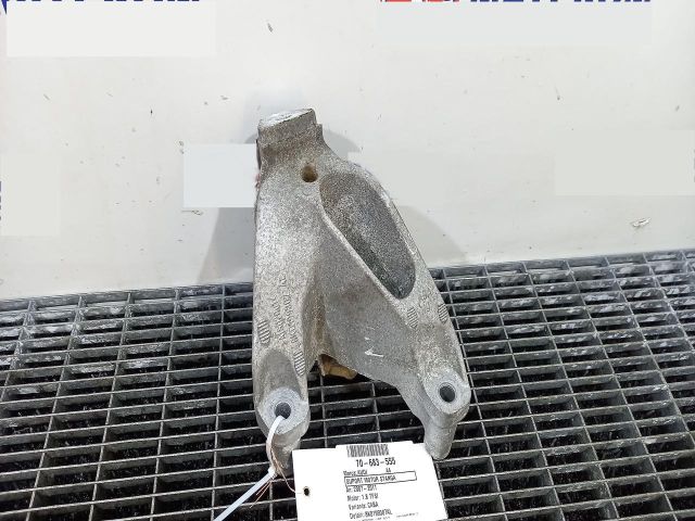 bontott AUDI A4 B8 Motor Tartó Bak Bal