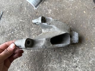 bontott AUDI A4 B8 Motor Tartó Bak (Fém)