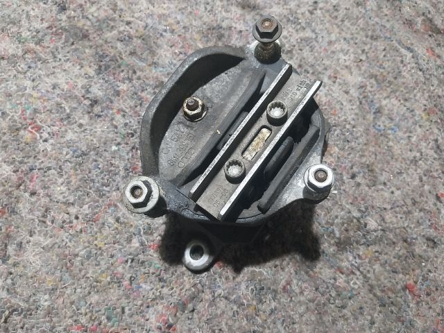 bontott AUDI A4 B8 Motor Tartó Bak (Fém)