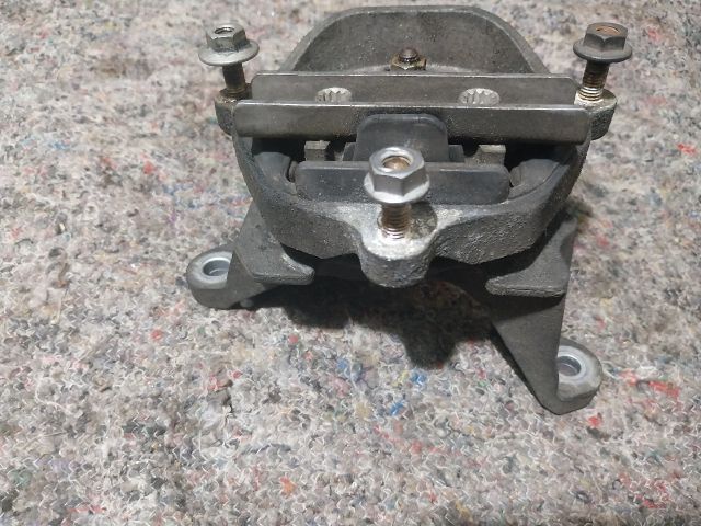 bontott AUDI A4 B8 Motor Tartó Bak (Fém)