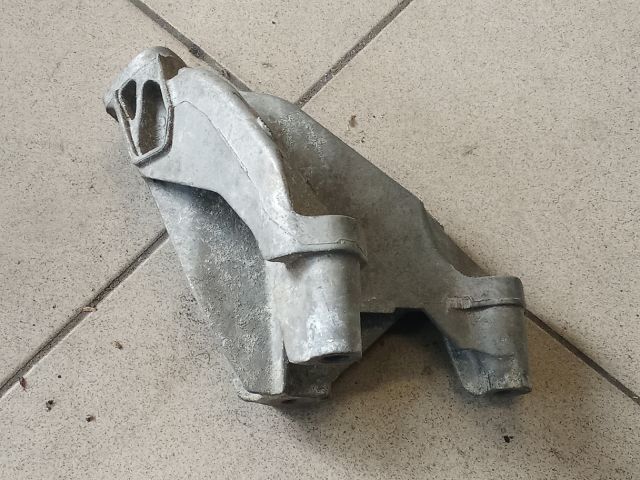 bontott AUDI A4 B8 Motor Tartó Bak (Pozíciófüggetlen)