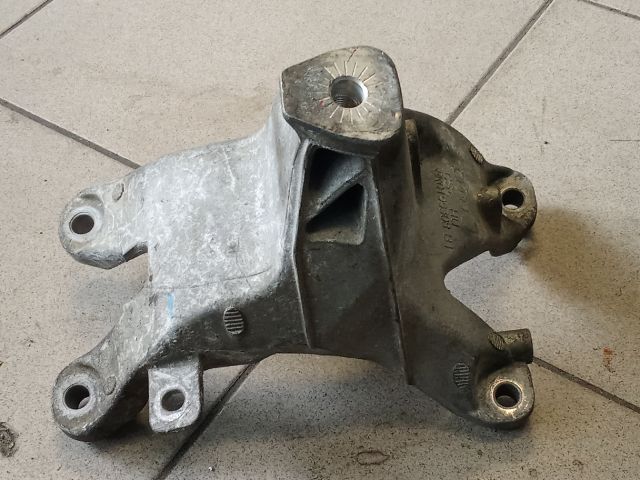 bontott AUDI A4 B8 Motor Tartó Bak (Pozíciófüggetlen)