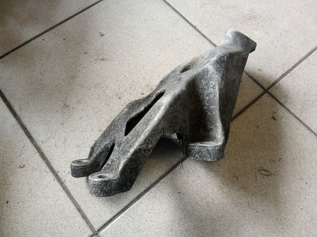 bontott AUDI A4 B8 Motor Tartó Bak (Pozíciófüggetlen)
