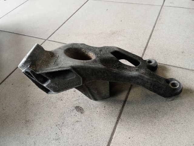 bontott AUDI A4 B8 Motor Tartó Bak (Pozíciófüggetlen)