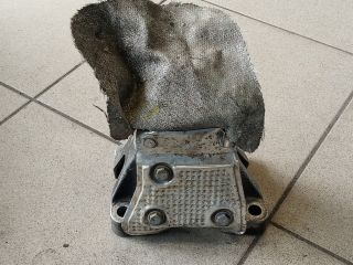 bontott AUDI A4 B8 Motor Tartó Bak (Pozíciófüggetlen)