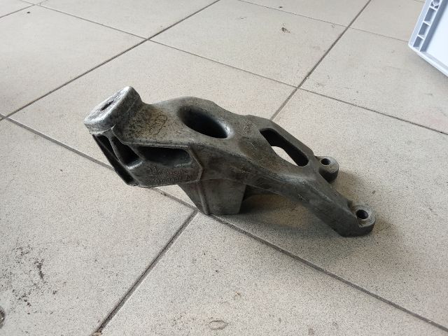 bontott AUDI A4 B8 Motor Tartó Bak (Pozíciófüggetlen)
