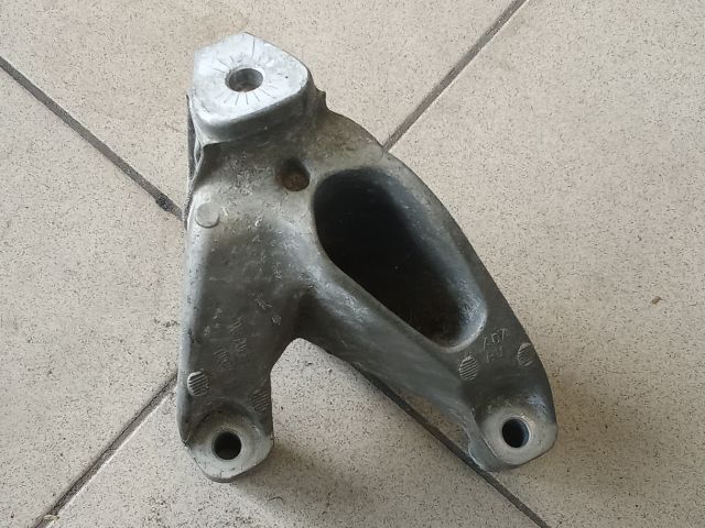 bontott AUDI A4 B8 Motor Tartó Bak (Pozíciófüggetlen)