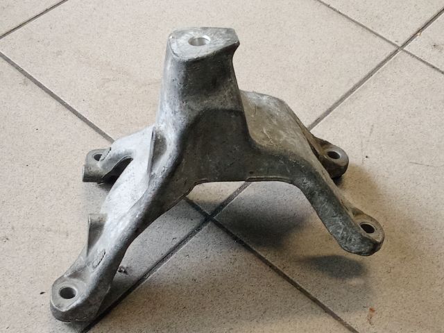 bontott AUDI A4 B8 Motor Tartó Bak (Pozíciófüggetlen)