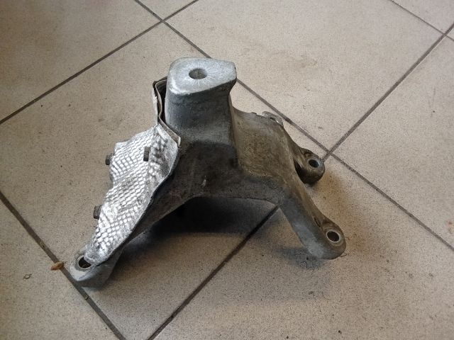 bontott AUDI A4 B8 Motor Tartó Bak (Pozíciófüggetlen)