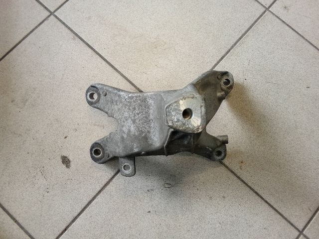 bontott AUDI A4 B8 Motor Tartó Bak (Pozíciófüggetlen)