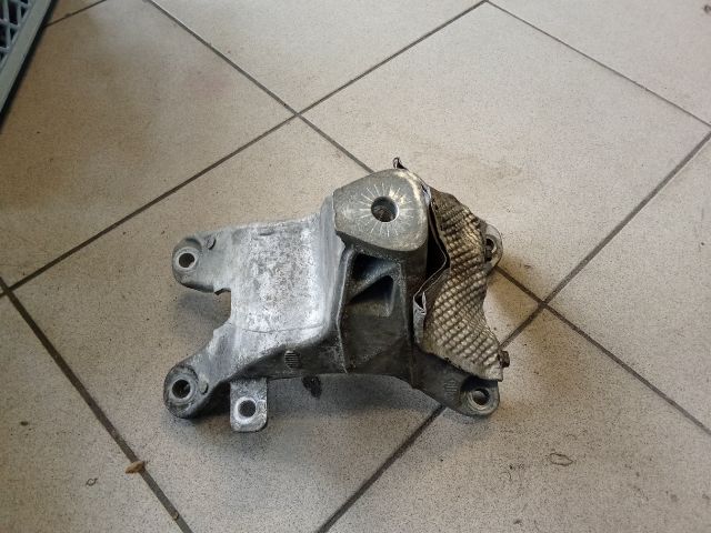 bontott AUDI A4 B8 Motor Tartó Bak (Pozíciófüggetlen)
