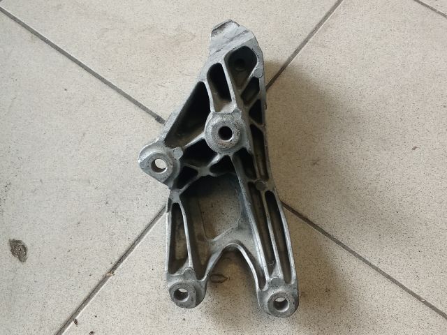 bontott AUDI A4 B8 Motor Tartó Bak (Pozíciófüggetlen)