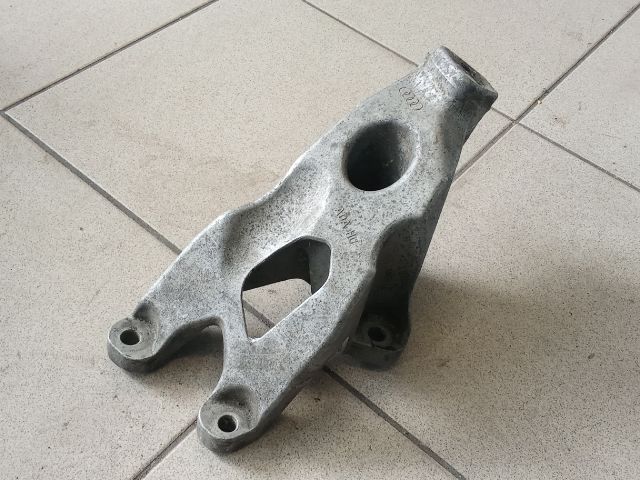bontott AUDI A4 B8 Motor Tartó Bak (Pozíciófüggetlen)