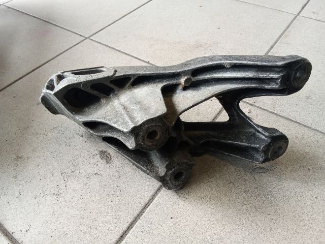 bontott AUDI A4 B8 Motor Tartó Bak (Pozíciófüggetlen)